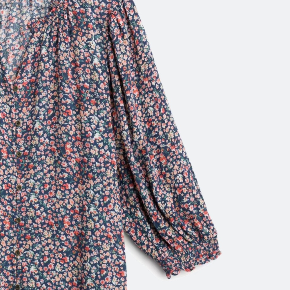 Elegant Floral V-Neck Blouse - Picture 3 of 12
